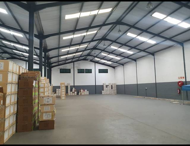 1,320M² FACTORY RENTED IN SAXENBURG PARK 2
